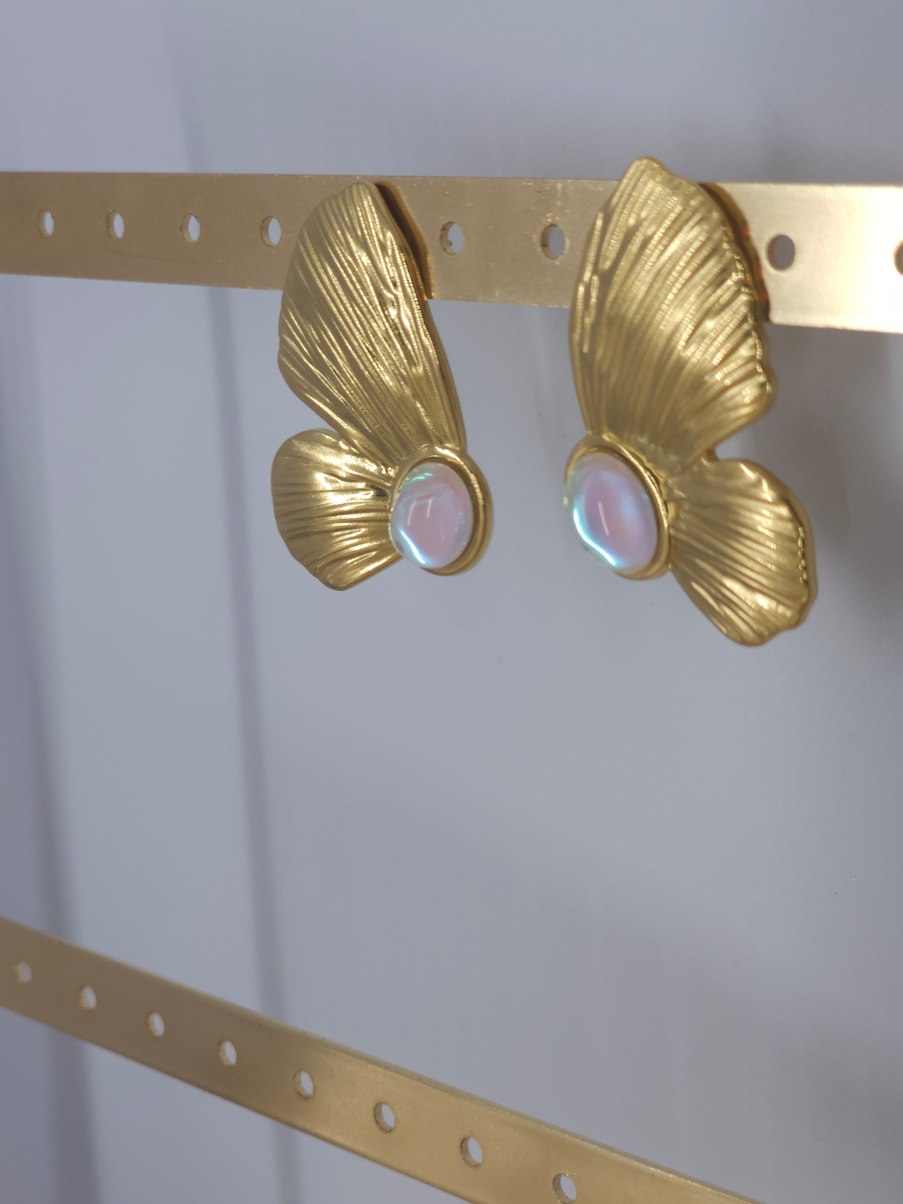 Boucles d'oreilles change de couleur avec la lumière