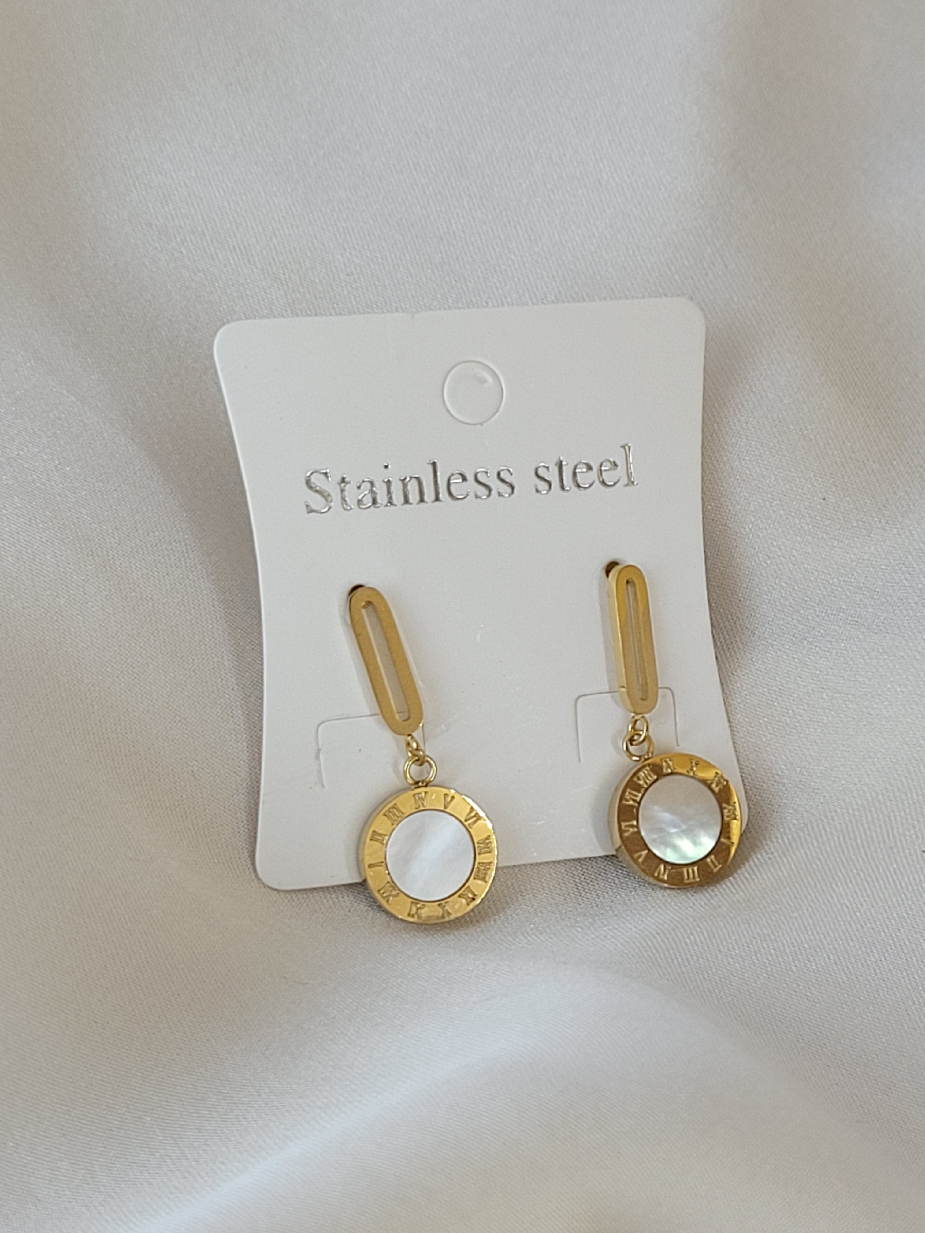 Chic earrings